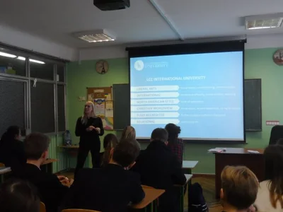 zustrich-uchniv-10-11-x-klasiv-z-koordinatorom-prijmalnogo-viddilu-mizhnarodnogo-universitetu-lcc-litva