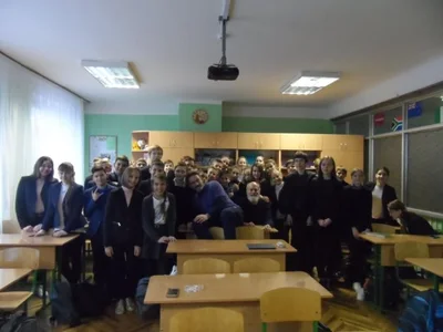 volonteri-nosiyi-movi-u-shkoli